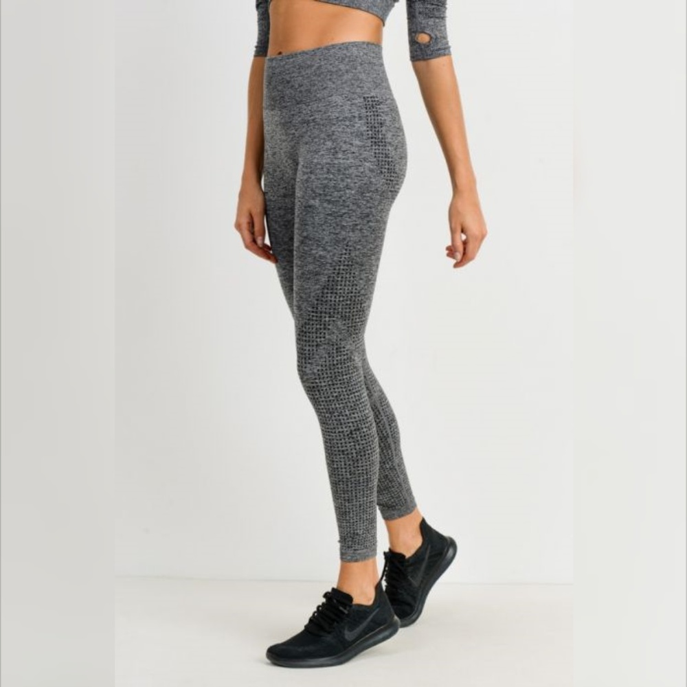 Dot Textured Seamless Highwaist Leggings - Picture 6 of 7